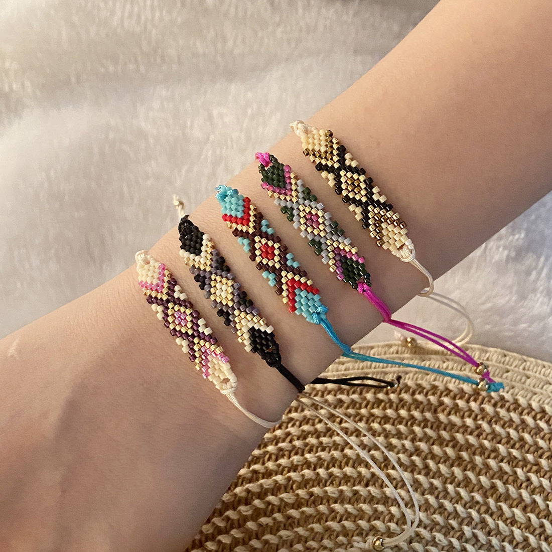 Pulsera de mujer bohemia tejida con abalorios, diseño geométrico y cuentas de cristal