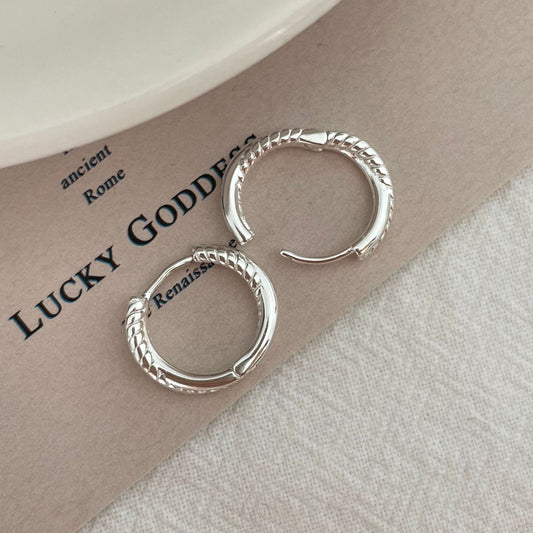 Orecchini a cerchio da donna minimalisti placcati in argento sterling 925 con onda geometrica