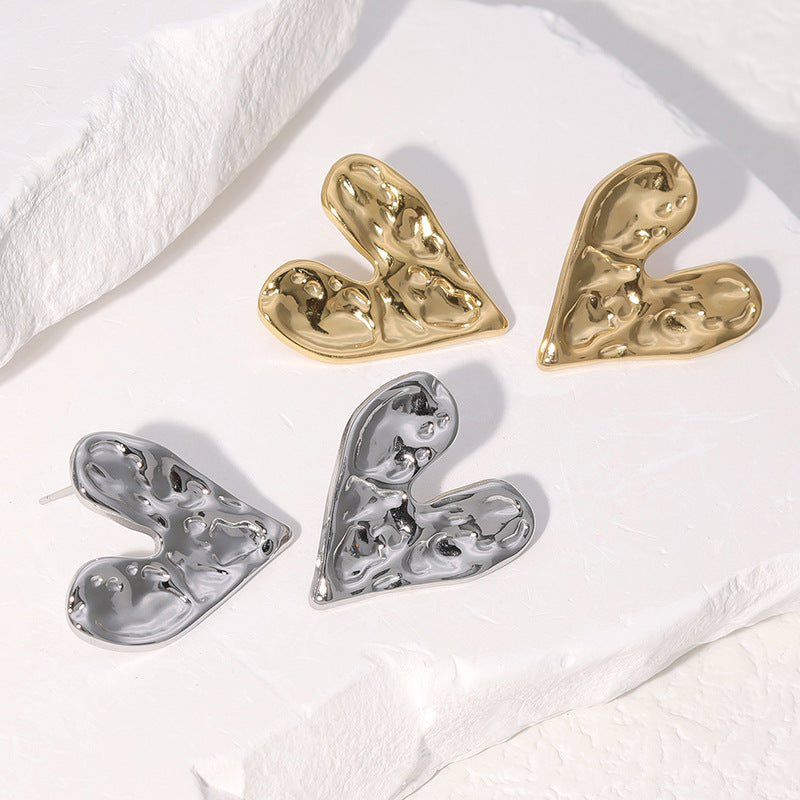 Orecchini a perno minimalisti a forma di cuore in acciaio inossidabile con finitura placcata da donna