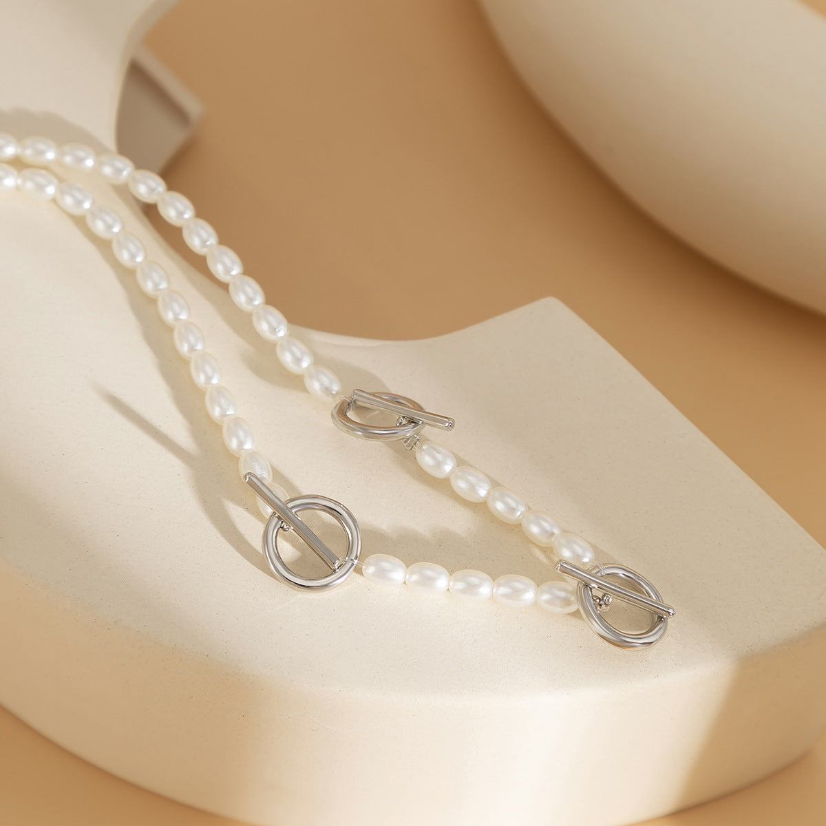 Collana geometrica in lega stile rustico-chic con finitura galvanizzata e dettagli in perle simulate da donna