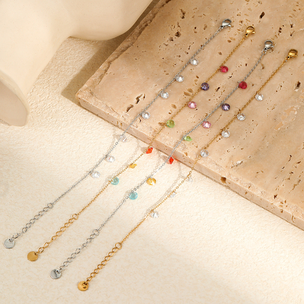Bracciale geometrico alla moda in acciaio al titanio con intarsi colorati di zirconi placcati per donne, gioielli ipoallergenici di lusso impilabili