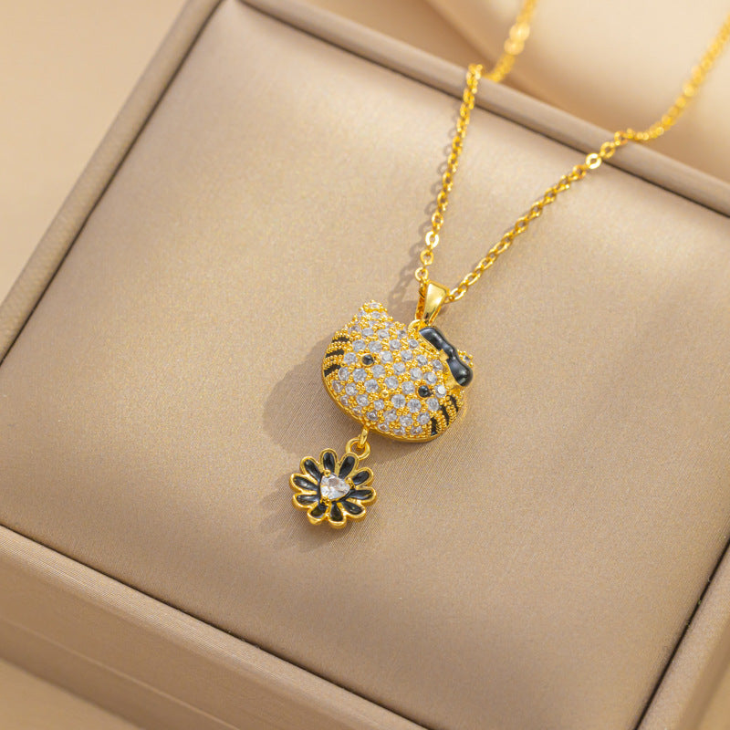 Collana con ciondolo di lusso a forma di gatto floreale da donna in acciaio al titanio con intarsi di strass su catena a O