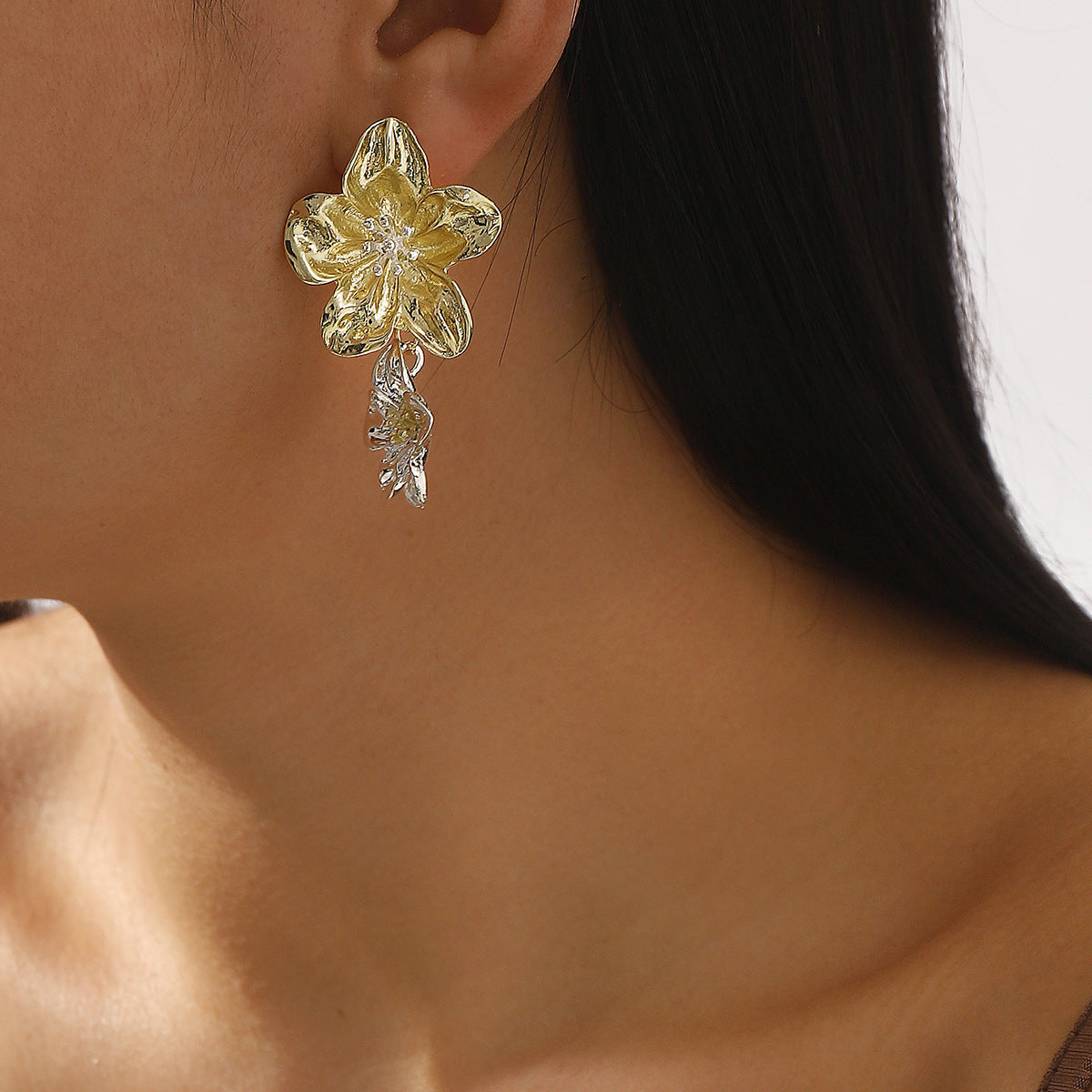 Pendientes de aleación con diseño floral geométrico de inspiración vintage y acabado chapado para mujer