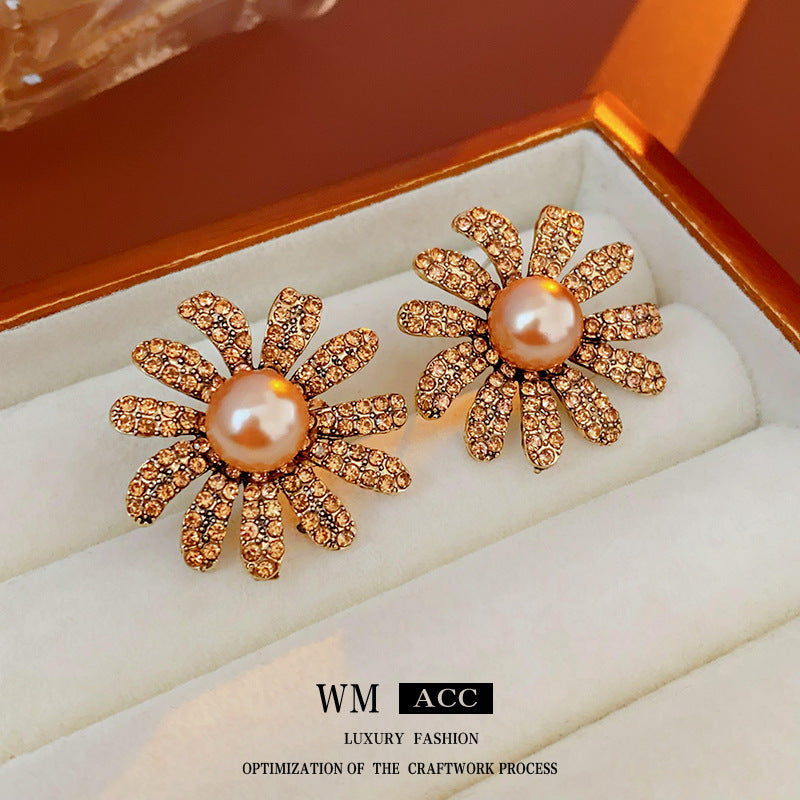 Set di orecchini e catena per clavicola da donna con motivo floreale vintage, perle, ciondolo in lega e finitura placcata