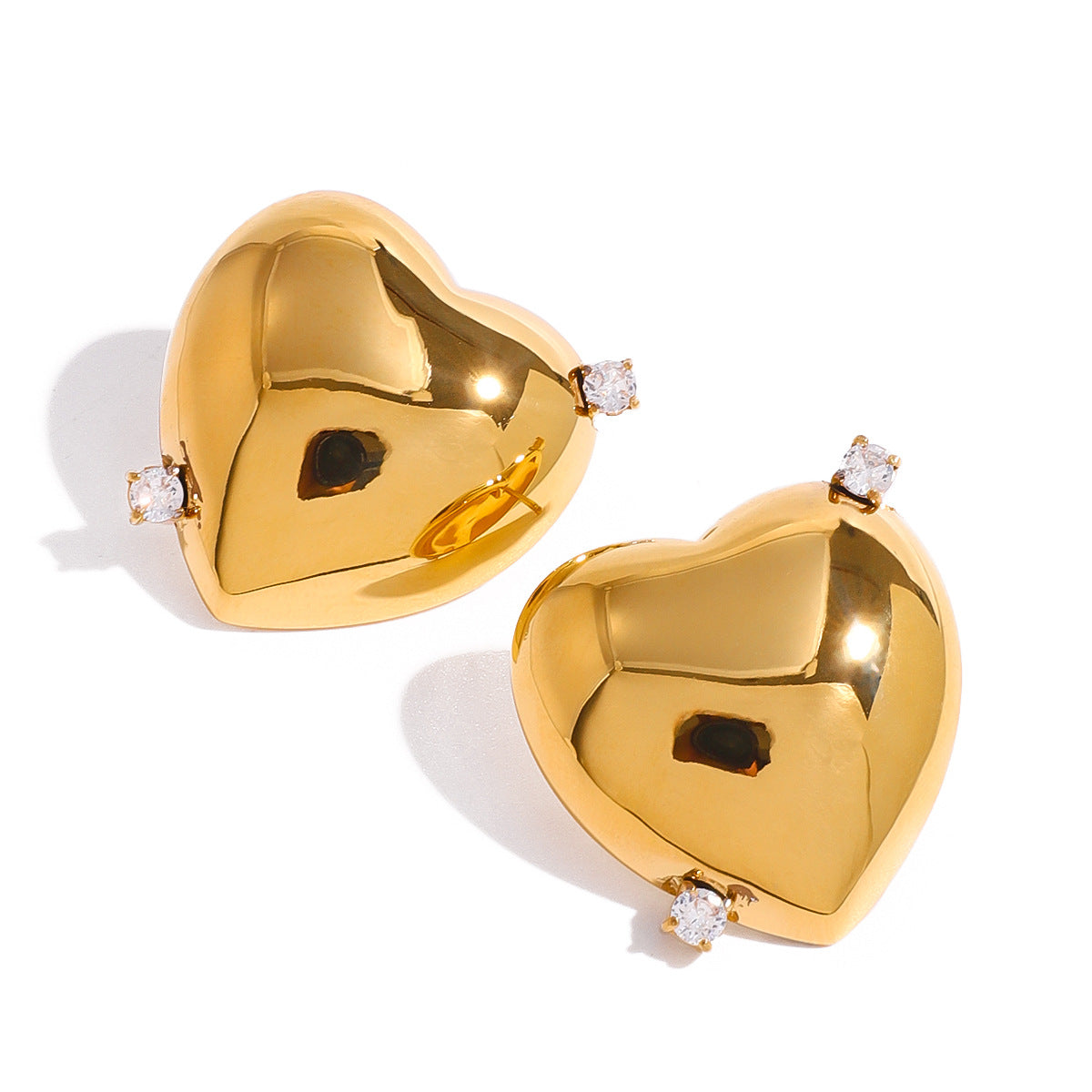 Pendientes de botón minimalistas en forma de corazón de acero inoxidable con incrustaciones de diamantes de imitación, acabado de acero de titanio hipoalergénico, elegante joyería de moda para mujer