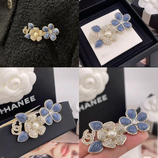 Elegante spilla da donna in ottone placcato con strass floreali