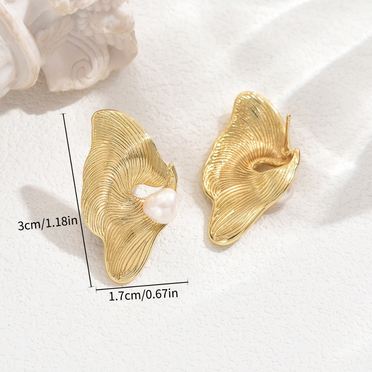 Orecchini da donna geometrici minimalisti con perle intarsiate, perno in acciaio inossidabile e base in rame