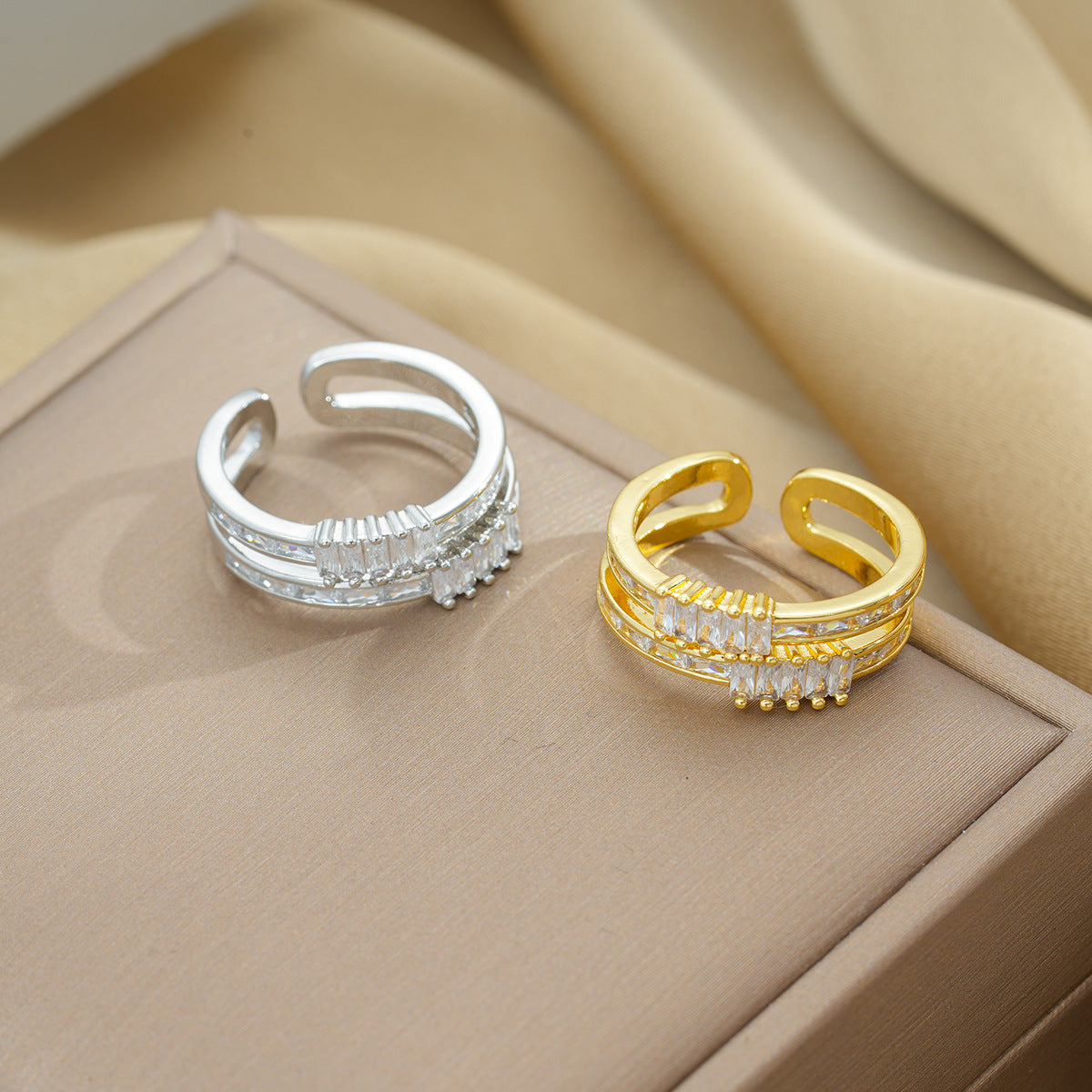 Anillo de acero de titanio geométrico ajustable de lujo minimalista para mujer con circonita micropavé de doble capa