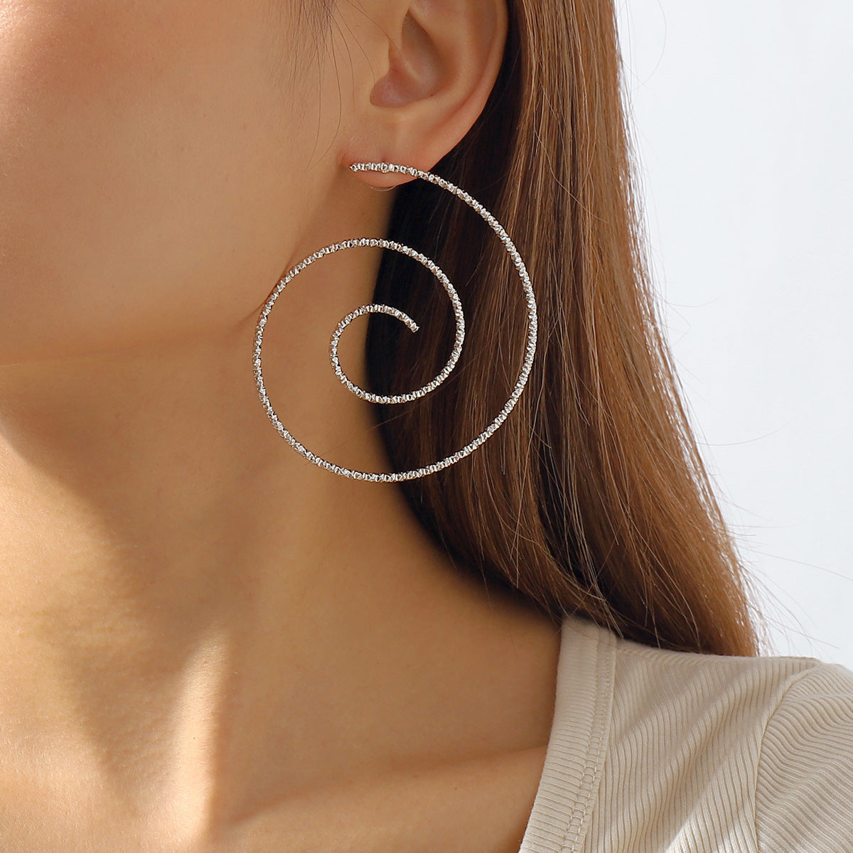 Orecchini Asimmetrici a Spirale Geometrica Sweet-Edgy in Ferro con Finitura Galvanizzata