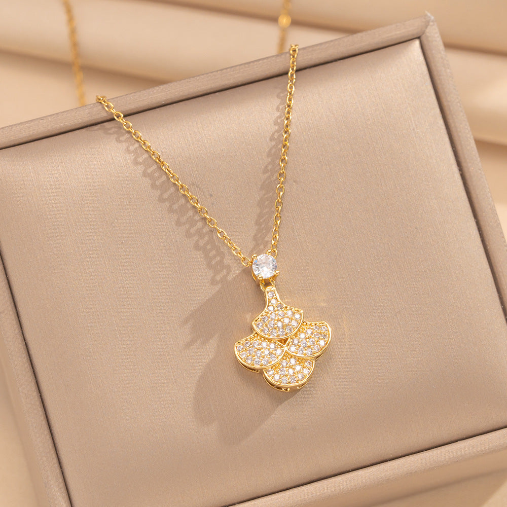 Collar de cobre con incrustaciones completas de circonitas y baño de oro real de 18 quilates para mujer, con diseño minimalista de lujo ligero en forma de abanico y falda
