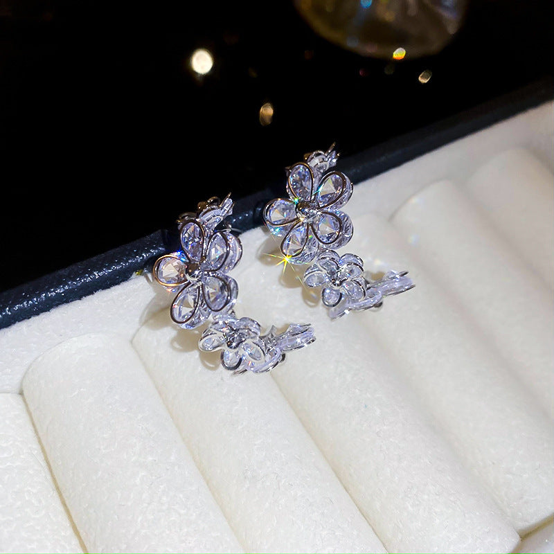 Orecchini floreali minimalisti con perle, perno in argento sterling 925 e strass, da donna