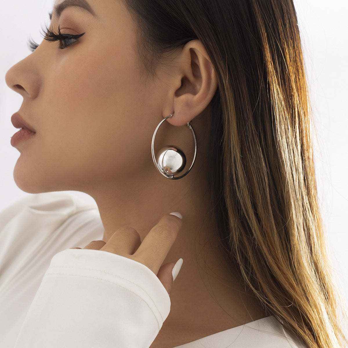 Pendientes minimalistas de tuerca con círculo geométrico hueco de metal chapado para mujer