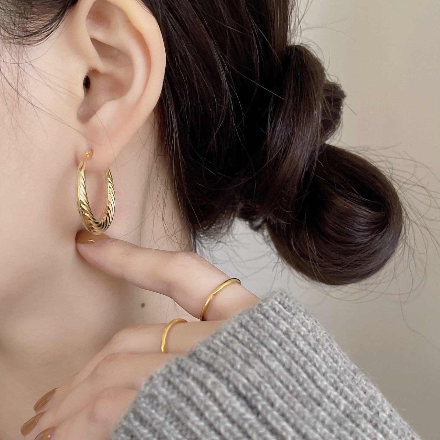 Orecchini a Onda Minimalisti in Argento Sterling 925 Placcato per Donna