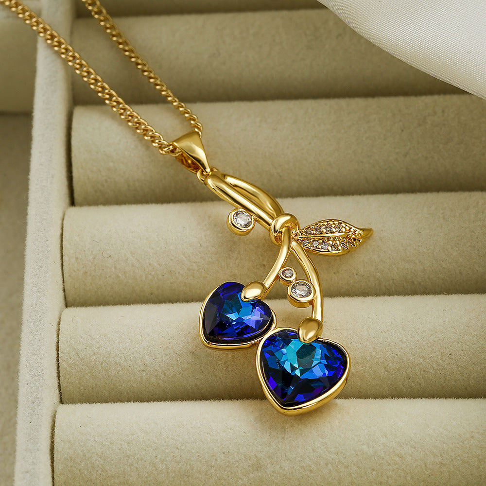 Collana con Pendente a Forma di Ciliegia da Donna in Rame Placcato Oro Vero con Intarsio di Zirconi, Catena a Medaglione Fresca e Minimalista