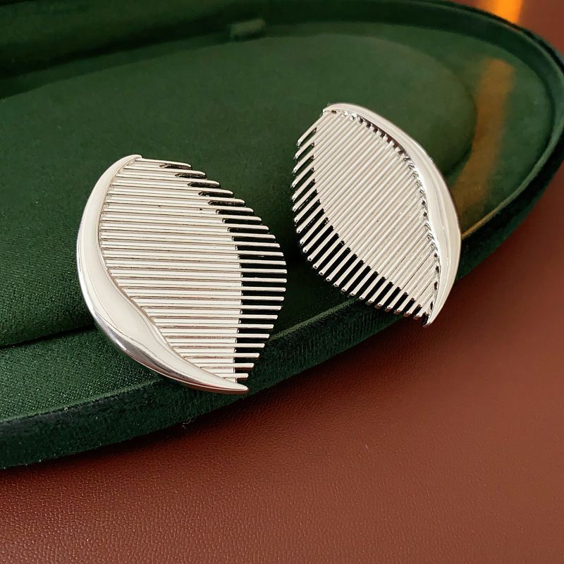 Orecchini a Nappa Geometrici Minimalisti in Metallo Placcato con Perni in Argento Sterling
