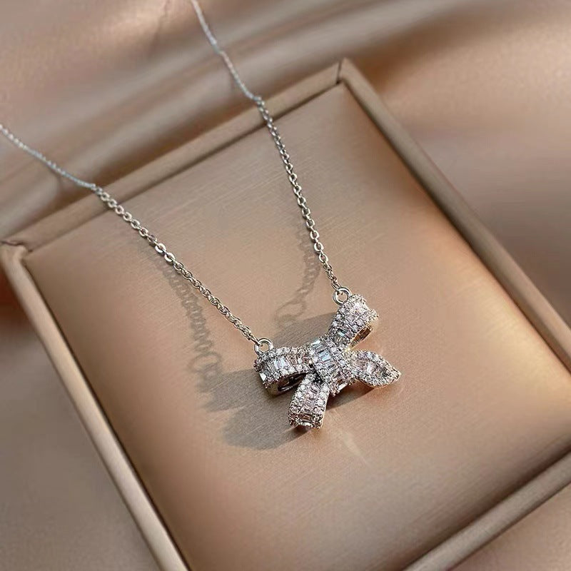 Collar Minimalista de Acero de Titanio con Forma de Lazo y Acabado Chapado para Mujer, Delicada Cadena para Clavícula