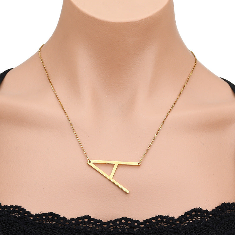 Collar Minimalista con Dije de Letra Chapado en Acero de Titanio para Mujer con Cadena de Eslabones Ajustable