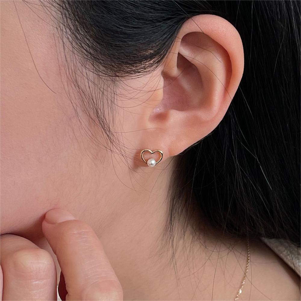 Minimalist Heart-Shaped 925 Sterling Silver Stud Earrings with Pearl Accent and Electroplated Finish
