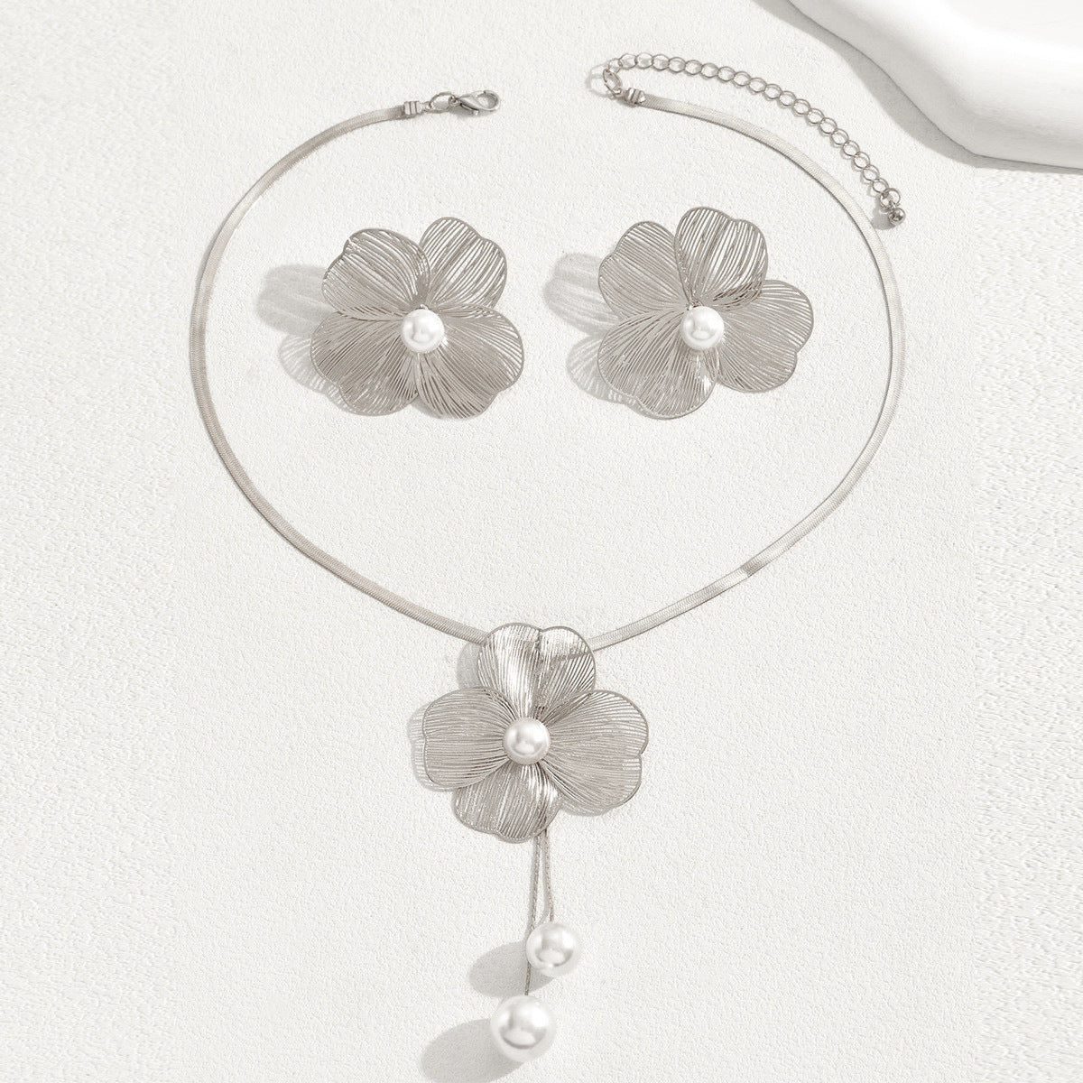 Elegant Floral Pearl Inlay Copper Necklace and Earrings Set for Women Long Clavicle Chain Minimalist Luxury Style