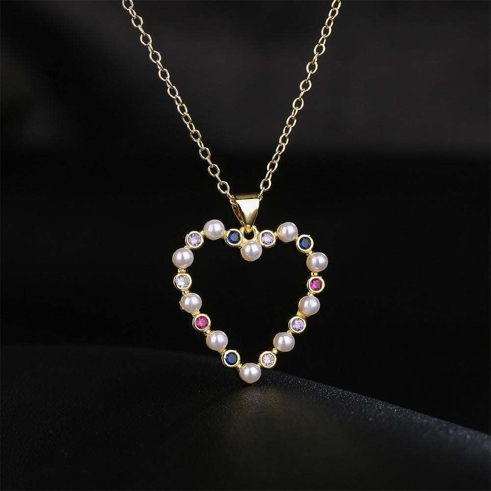 Collana con ciondolo a cuore vuoto minimalista in rame placcato oro 18K e intarsio di zirconi