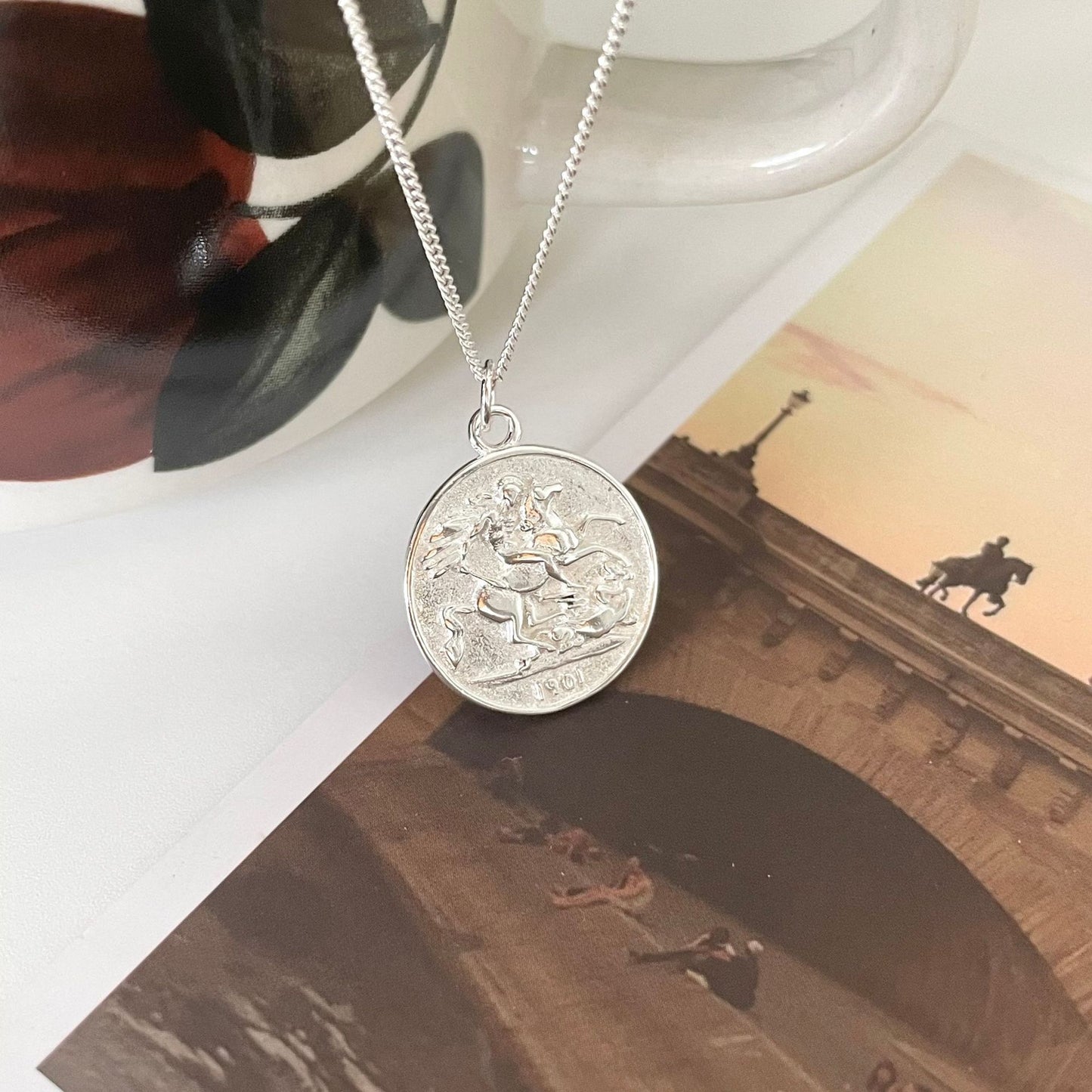 Vintage Sweet 925 Sterling Silver Round Elizabeth Coin Pendant Necklace for Women
