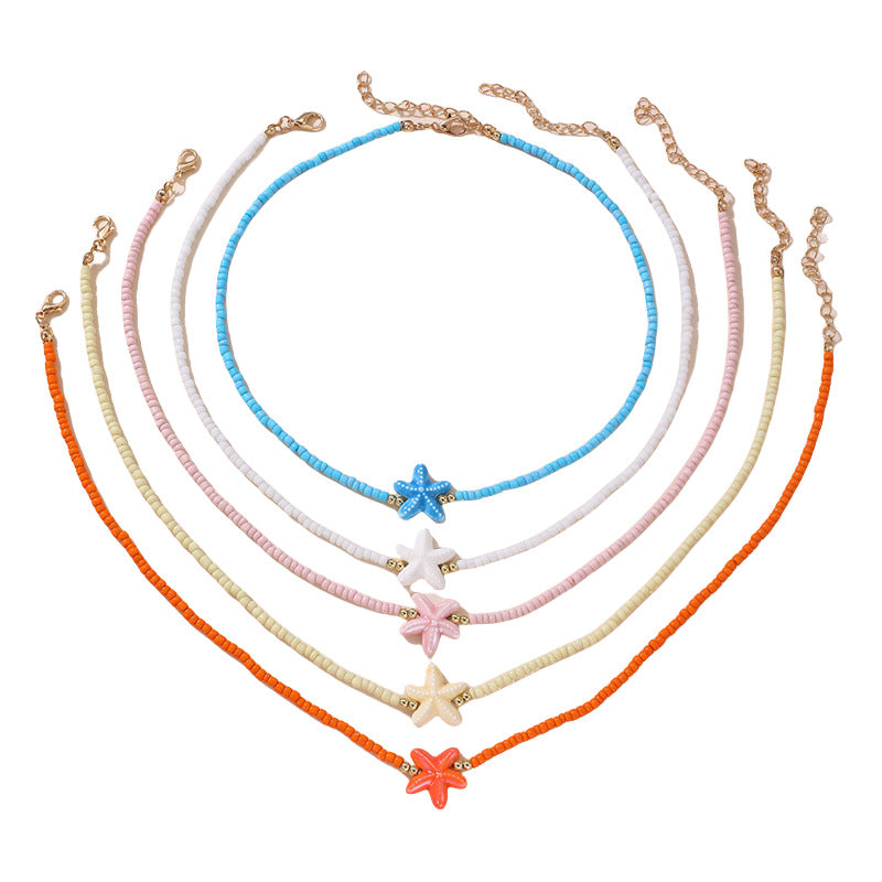 Collana Minimalista con Ciondolo a Fiocco a Farfalla per Bambini con Perline Rosa in Vetro su Catena di Perline Rotonde