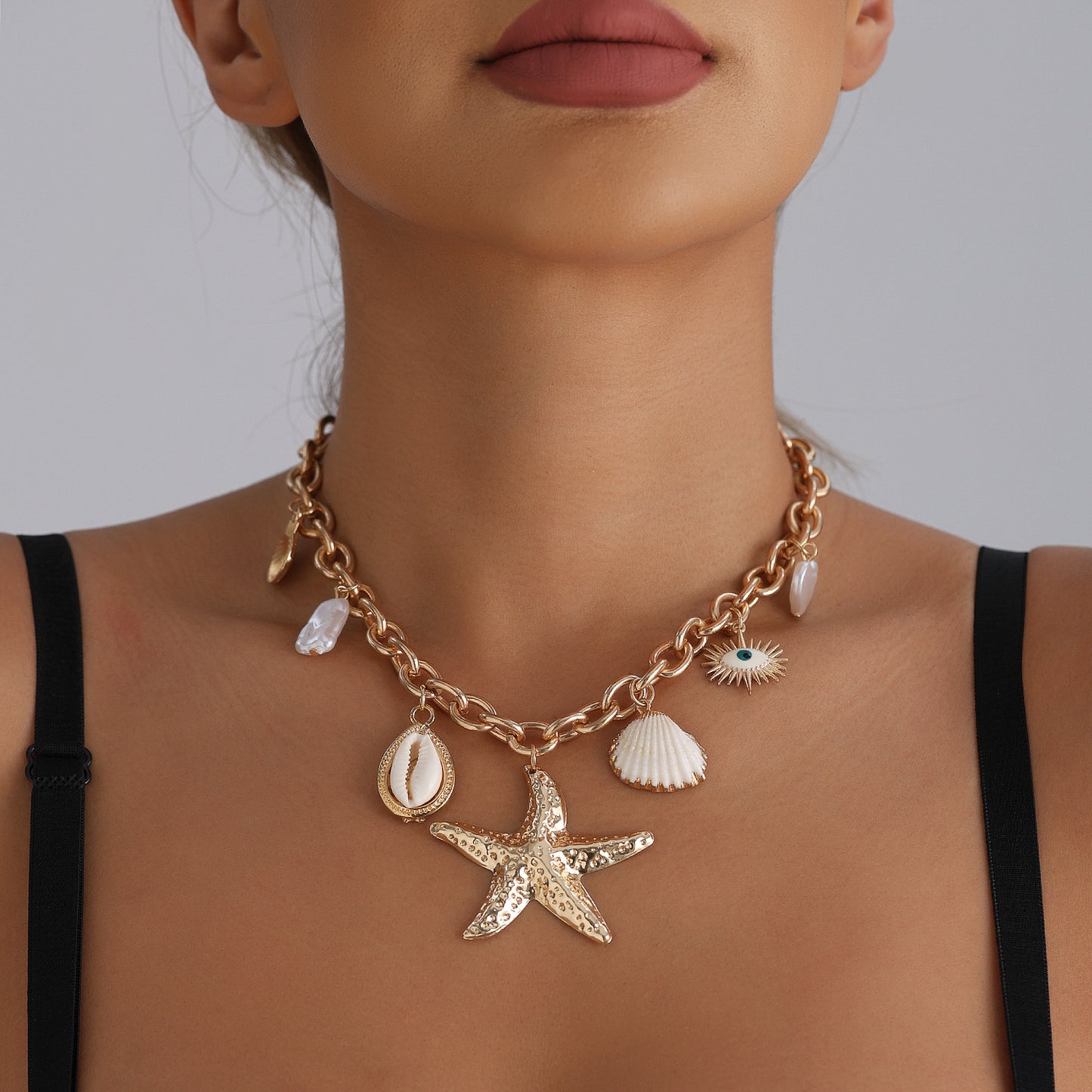 Collana con ciondolo minimalista a stella marina e conchiglia per donna in lega placcata oro con catena clavicola