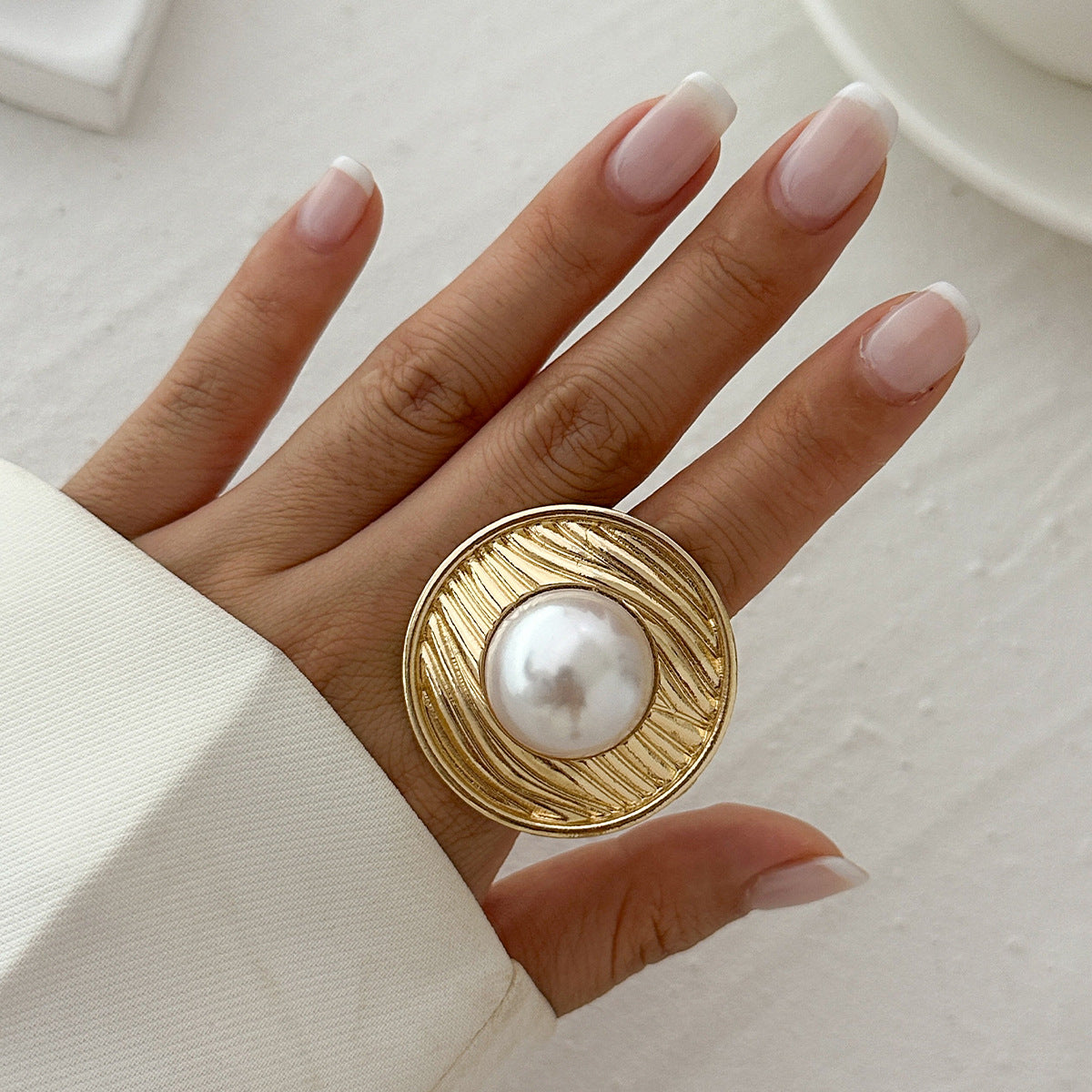 Elegant Geometric Oval Alloy Plated Ring with Imitation Pearl