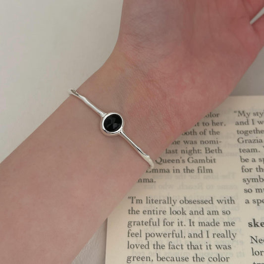 Bracciale a Polsino Aperto Minimalista in Argento Sterling 925 con Agata Nera Geometrica