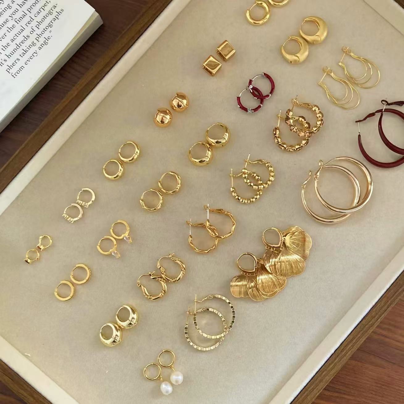Orecchini a perno geometrici minimalisti in metallo con finitura placcata da donna, gioielli per l'orecchio lussuosi, alla moda e versatili per tutti i giorni