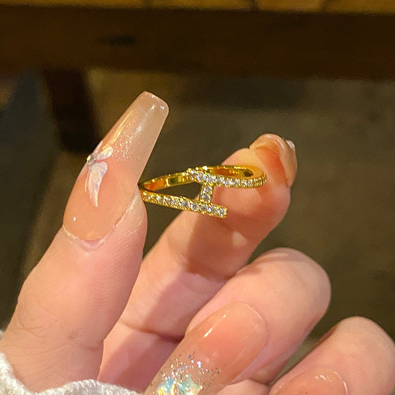 Anillo de lujo con apertura transversal geométrica para mujer, con baño de oro e incrustaciones de circonitas