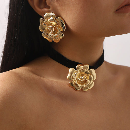 Collar vintage de lujo con colgante floral para mujer, aleación con acabado galvanizado, joyería llamativa