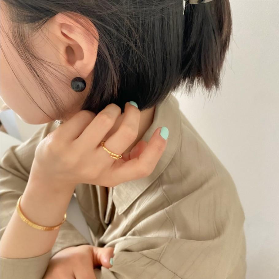 Minimalist Geometric Letter-Shaped 925 Sterling Silver Stud Earrings for Women with Black Agate Inlay