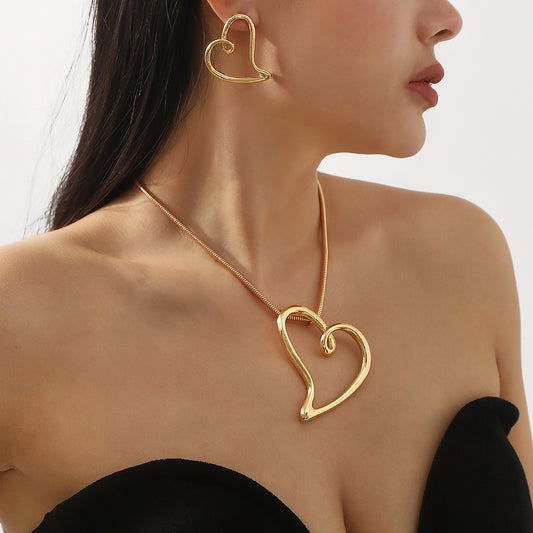 Collar Minimalista con Colgante de Corazón Hueco en Aleación con Acabado Galvanizado para Mujer