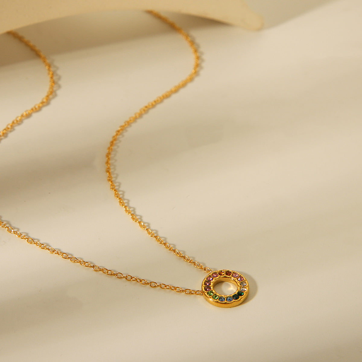 Collana Geometrica da Donna in Acciaio Inossidabile Placcato Oro 18K Stile Ins con Zirconi Colorati