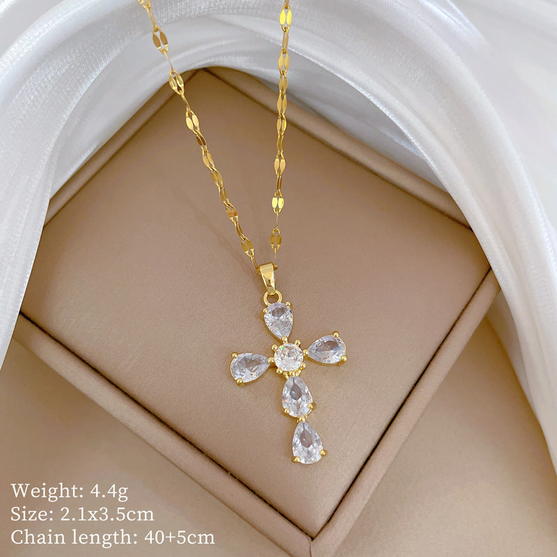 Collana in Stile Cartone Animato con Cuore in Acciaio al Titanio con Pendente in Rame e Intarsio di Strass per Donne e Uomini
