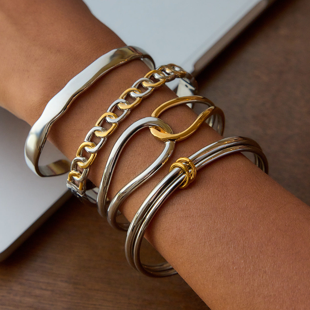 Pulsera de Acero Inoxidable Geométrica Bañada para Mujer con Estética Minimalista de Lujo