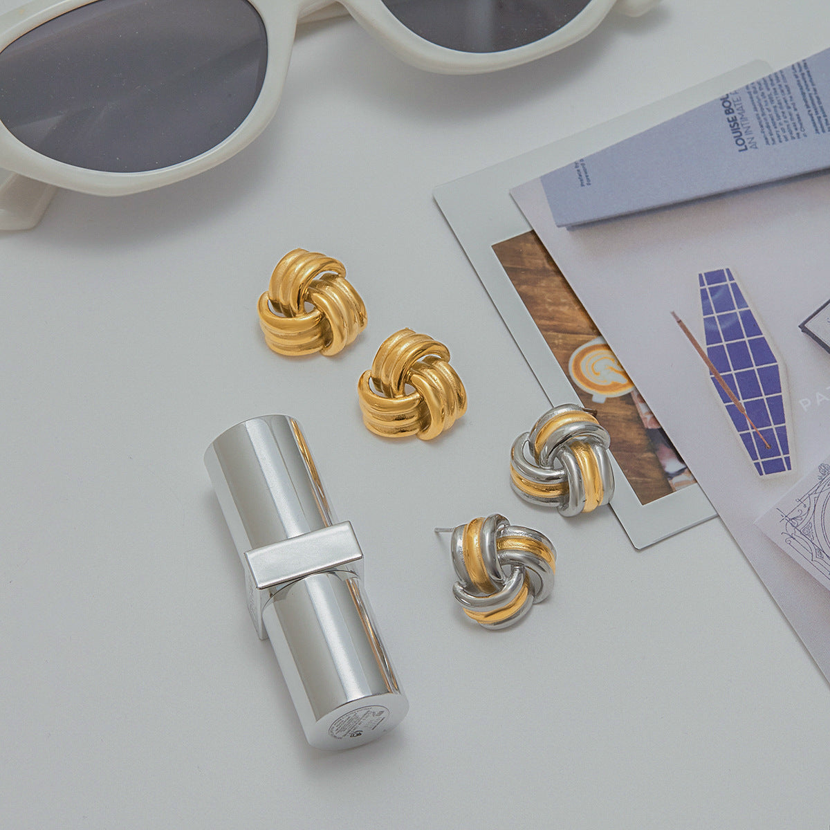 Pendientes de Tuerca Geométricos de Acero Inoxidable con Chapado en Oro de 18K para Mujer — Acero de Titanio Hipoalergénico, Joyería de Moda de Lujo Ligera