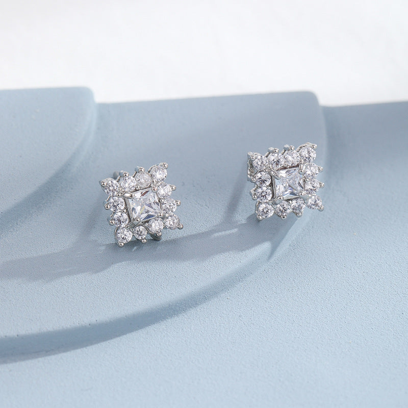 Pendientes minimalistas de corazón y estrella geométricos en cobre con postes de plata S925 e incrustaciones de circonita cúbica