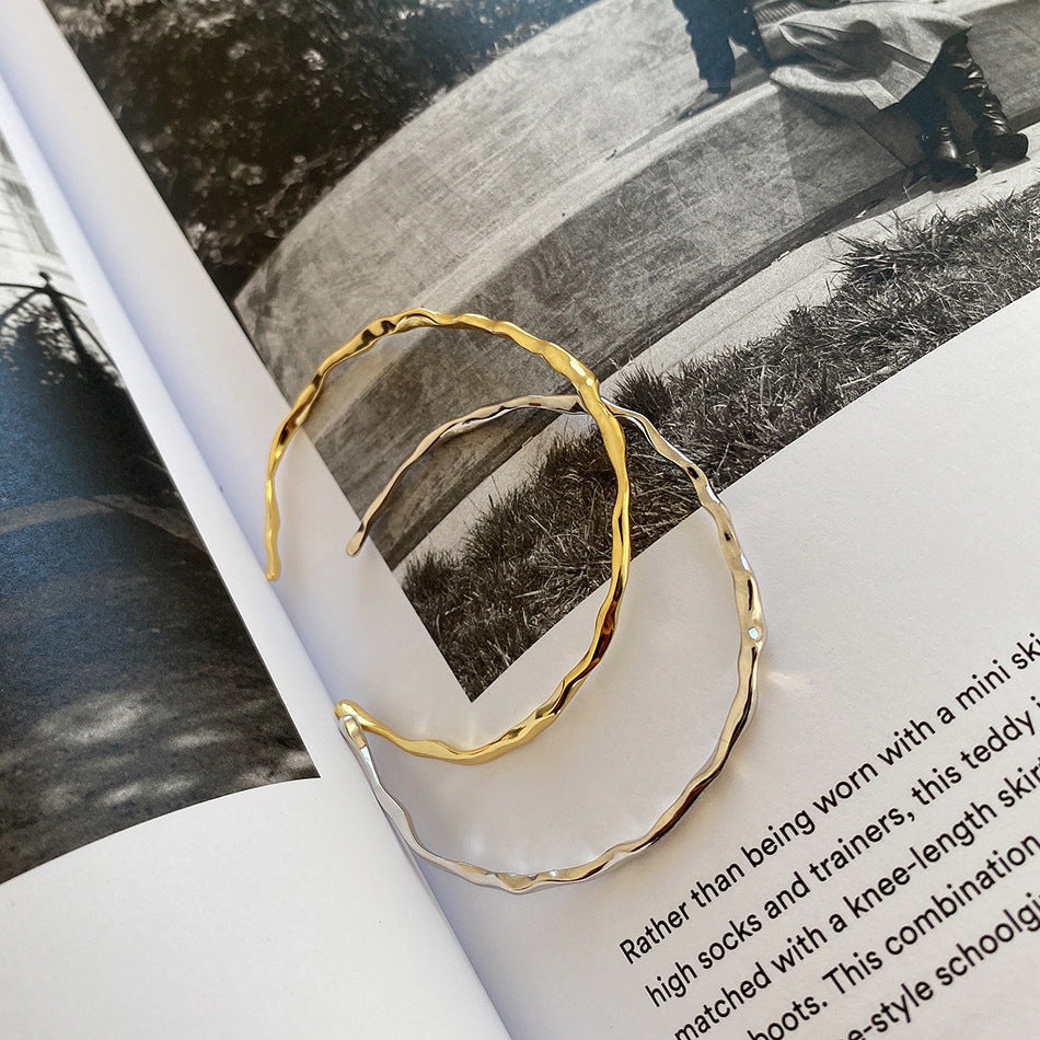 Bracciale da donna in argento sterling 925 con forma irregolare minimalista e superficie texturizzata