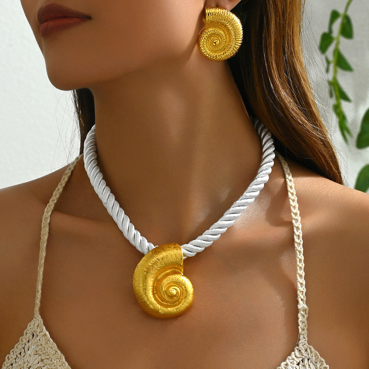 Fashionable Seashell-Shaped Alloy Pendant Necklace and Earrings Set for Women with Plated Finish