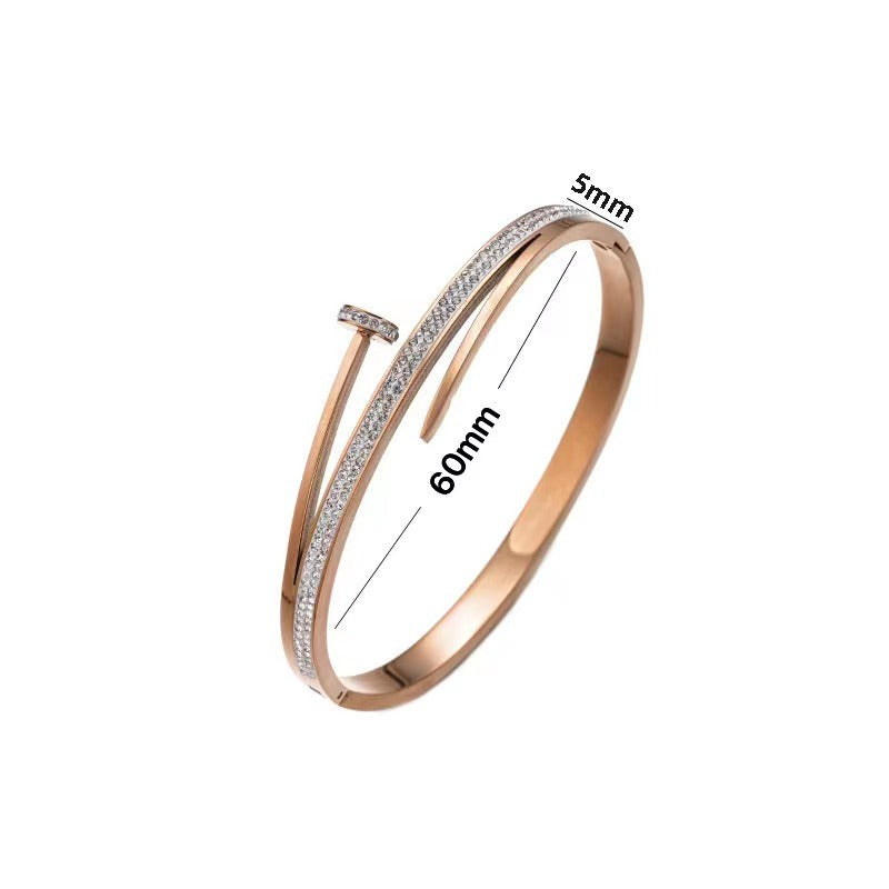Bracciale a Polsino Minimalista in Acciaio al Titanio Lucidato Ovale Geometrico con Design a Chiodo Aperto