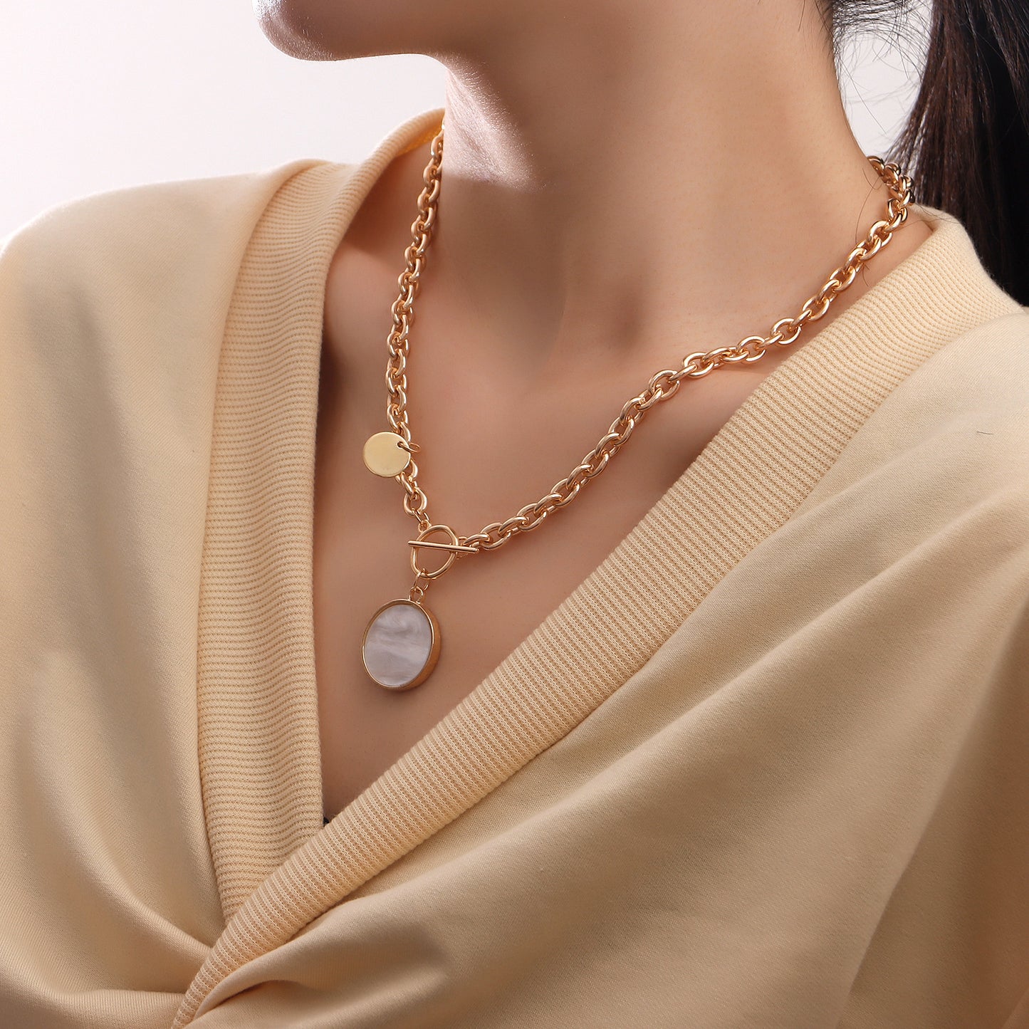 Punk Style Geometric Mother-of-Pearl Pendant Necklace for Women Alloy Chain with Plating Finish