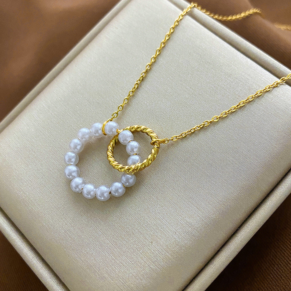 Collana da donna minimalista con pendente a forma di animale in acciaio al titanio, finitura placcata e delicata catena clavicolare