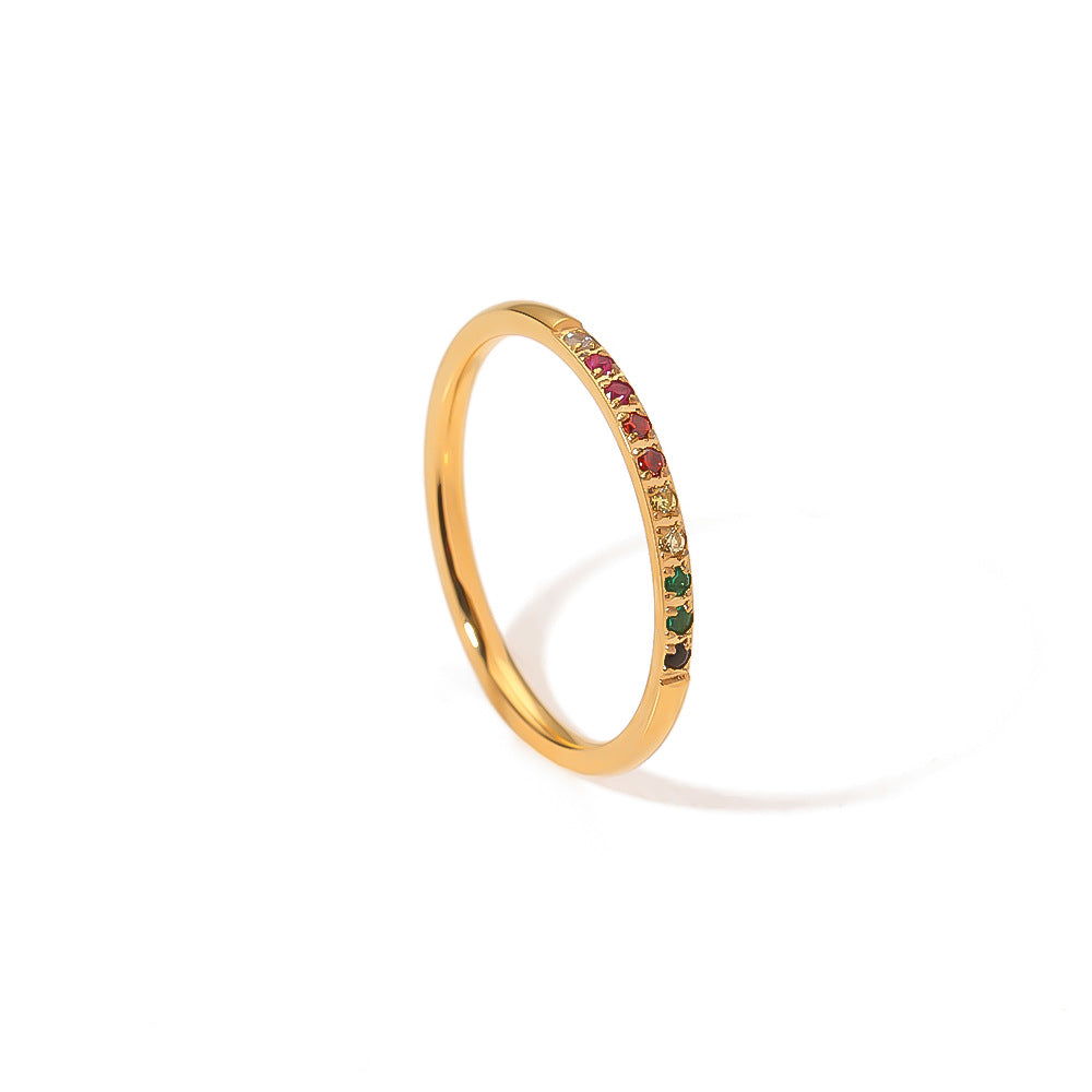 Anello da donna minimalista geometrico in acciaio inossidabile con intarsio in zircone colorato e placcatura in oro 18 carati