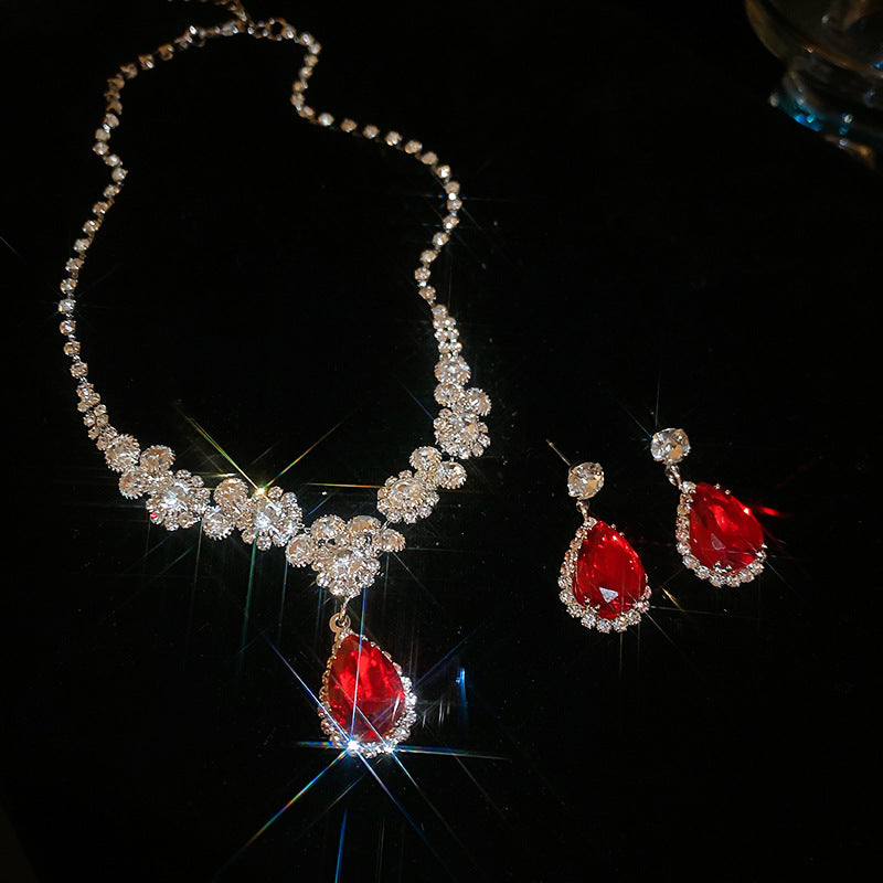 Collana con ciondolo a goccia in lega stile lussuoso con intarsi in strass da donna, gioiello alla moda con catena clavicola