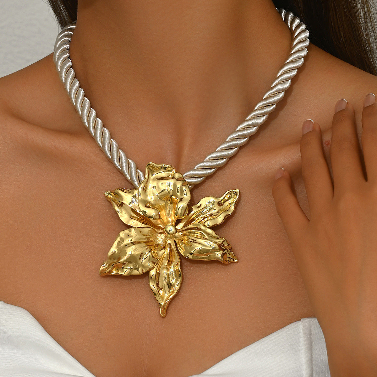 Collana da Donna Placcata in Lega di Zinco con Design Floreale alla Moda