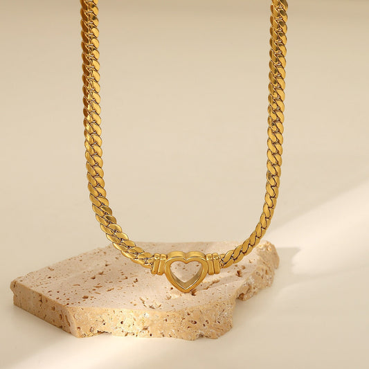Collar Colgante Corazón Hueco Minimalista de Acero Titanio Estilo Vintage Elegante para Mujer con Acabado Chapado