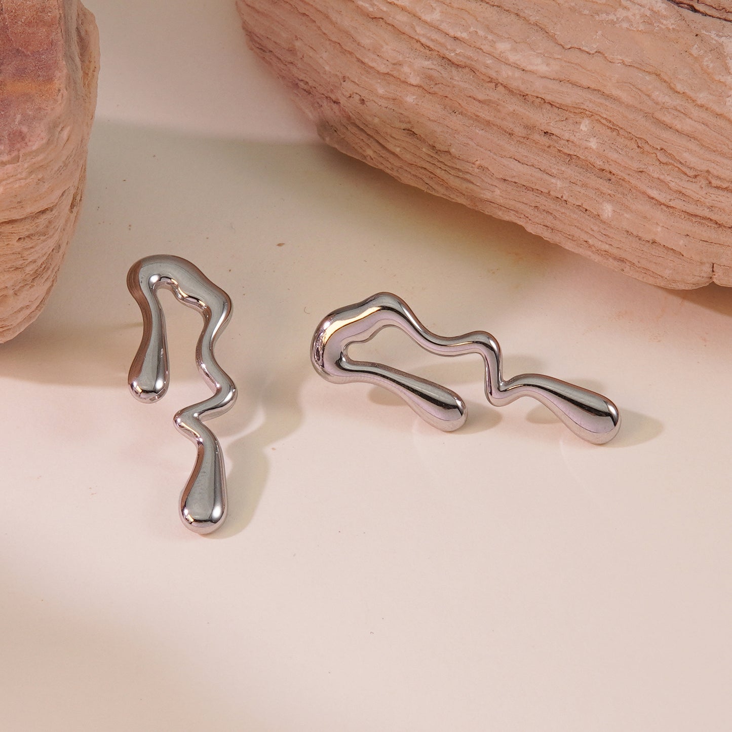 Orecchini da donna in acciaio inossidabile placcato con design a goccia geometrico minimalista