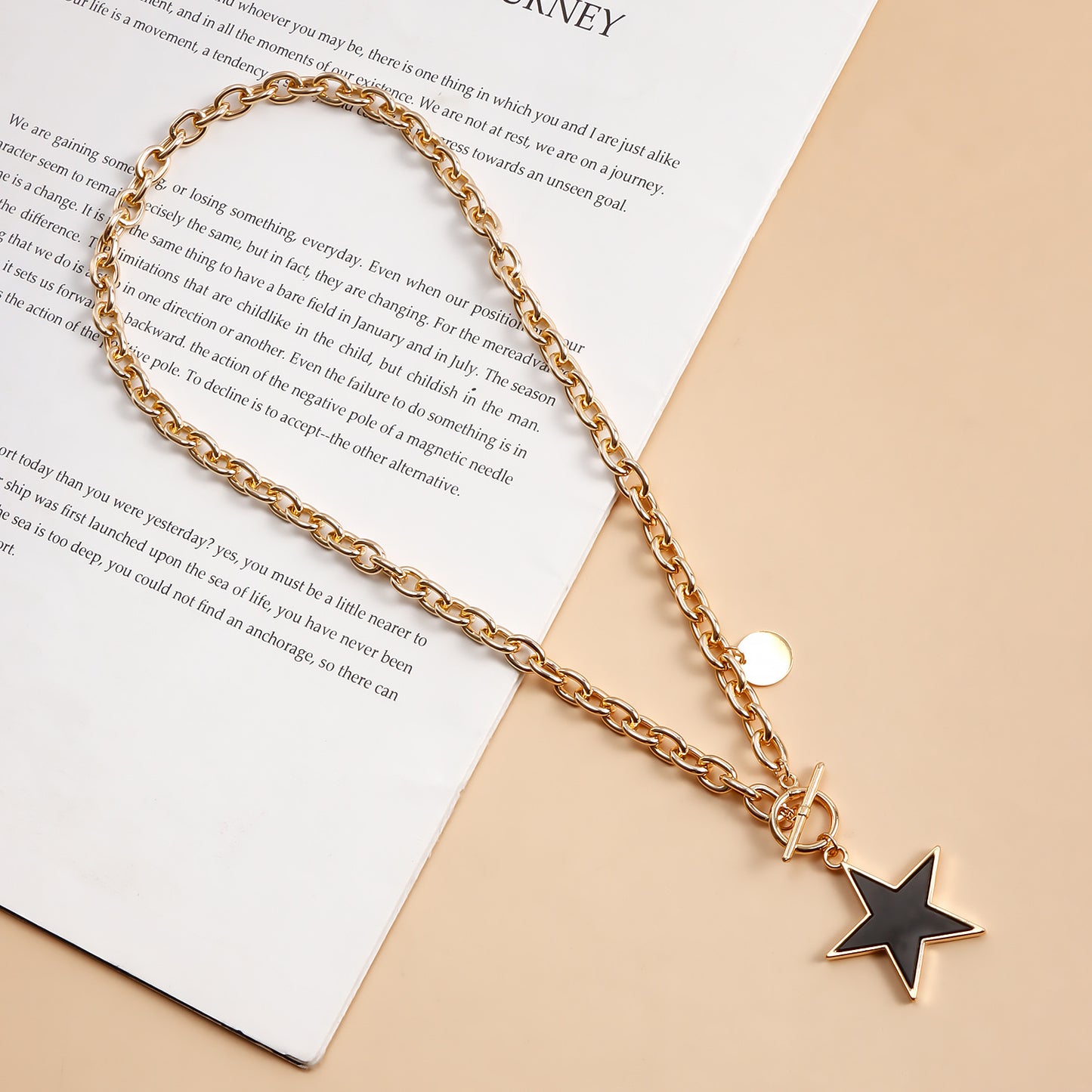 Minimalist Black Star Mother-of-Pearl Look Pendant Necklace with Electroplated Metal Thick Aluminum Clavicle Chain for Women